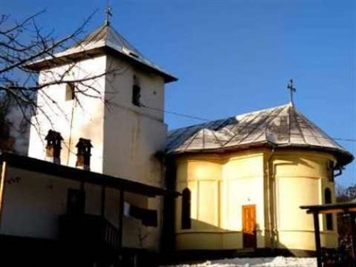 Schitul Iezerul Din Cheia poza